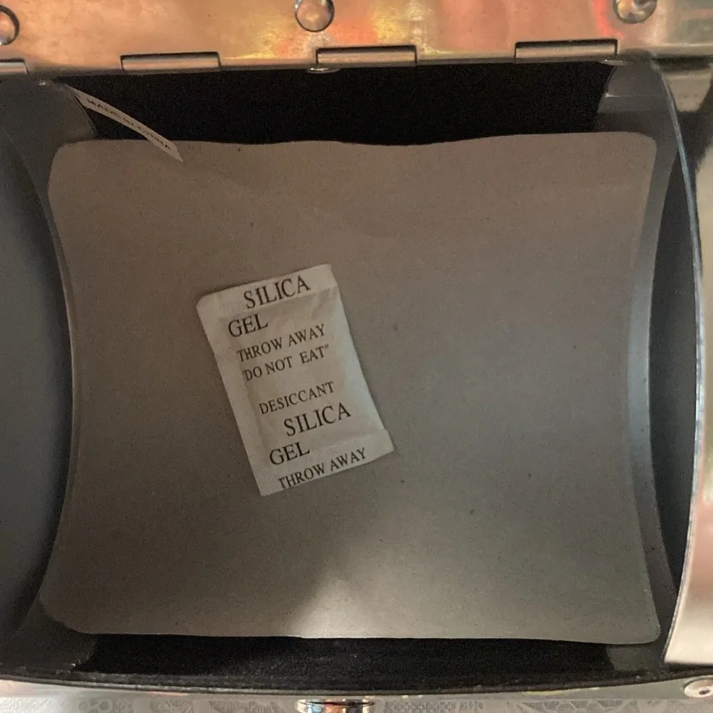 NWT Prezzo Unique & chic purse w/handbags and high heels.  $30 - Picture 5 of 10